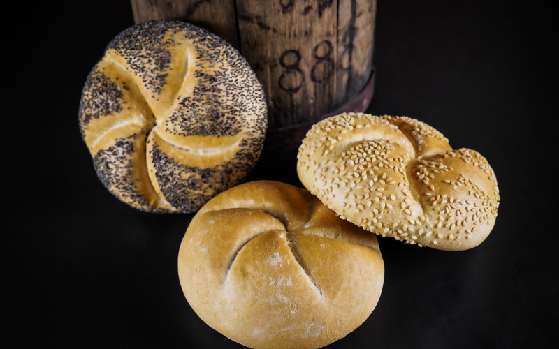 Weißbrot, Semmel, Krapfen, Kleingebäck, Sesam Weißbrot, Semmel, Krapfen, Kleingebäck, Sesam