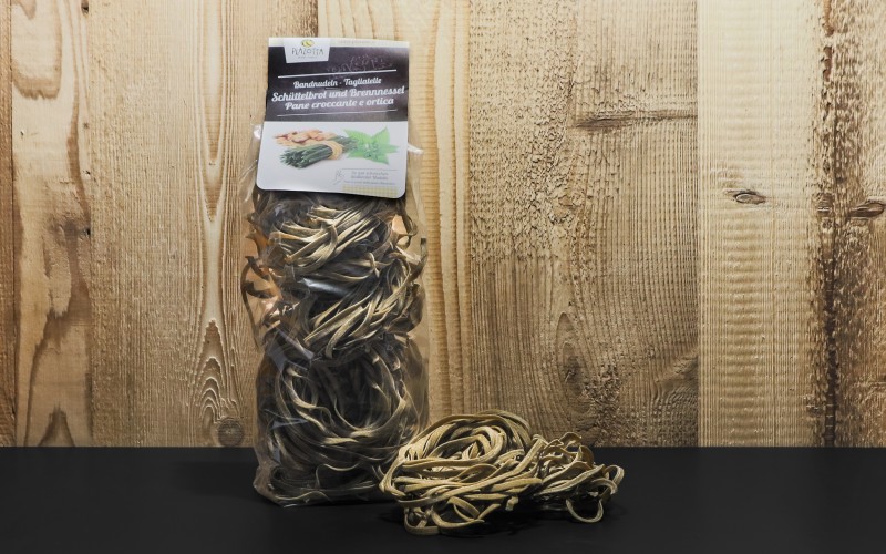 Bandnudeln - Schüttelbrot und Brennessel